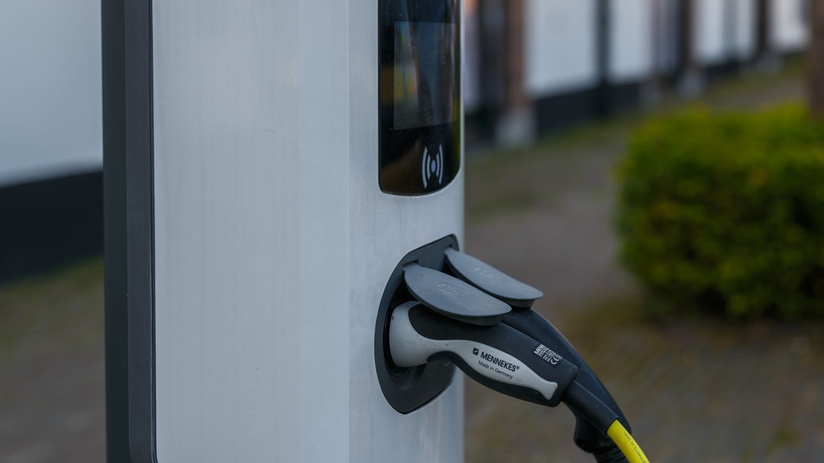 Understanding electric car charging connectors and speeds